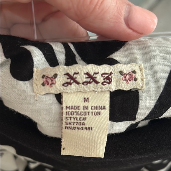 Black and White A-Line PleatedSkirt with subtle metallic silver dots. Size M - Picture 6 of 8